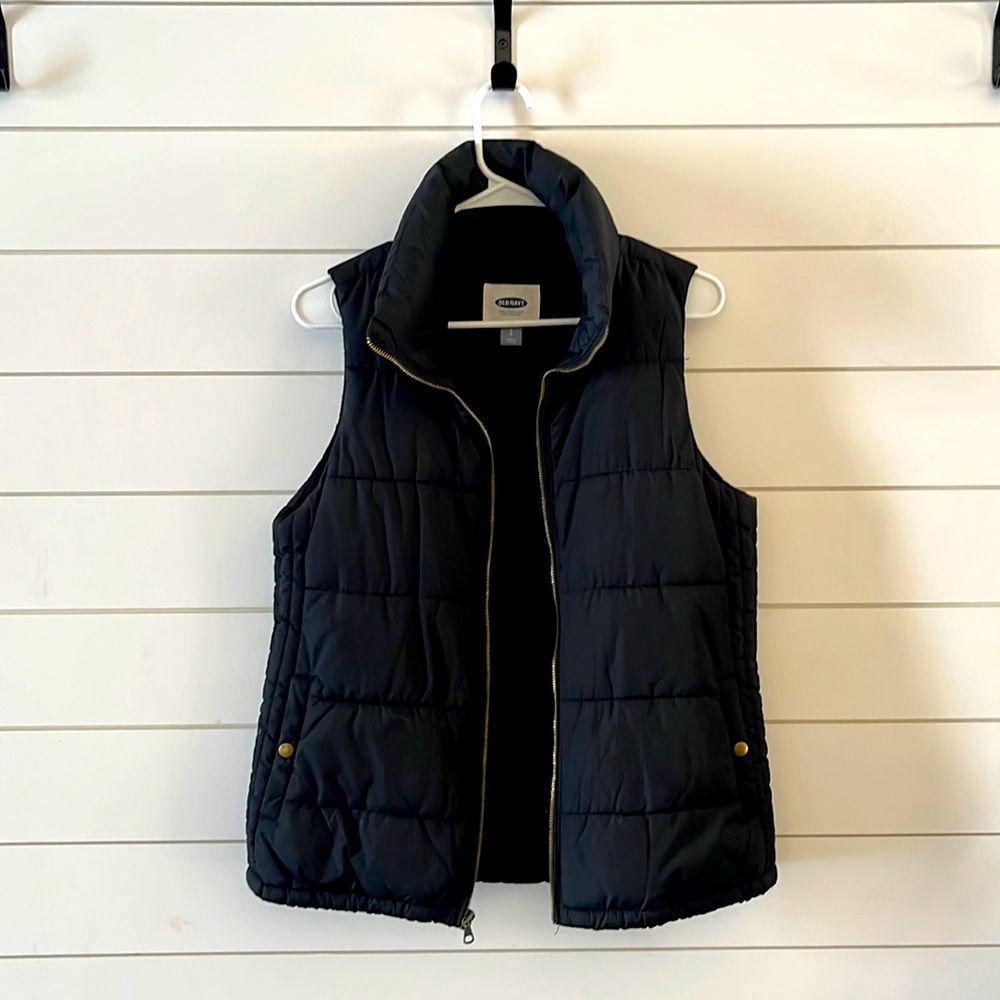 Old Navy water-resistant quilted puffer vest